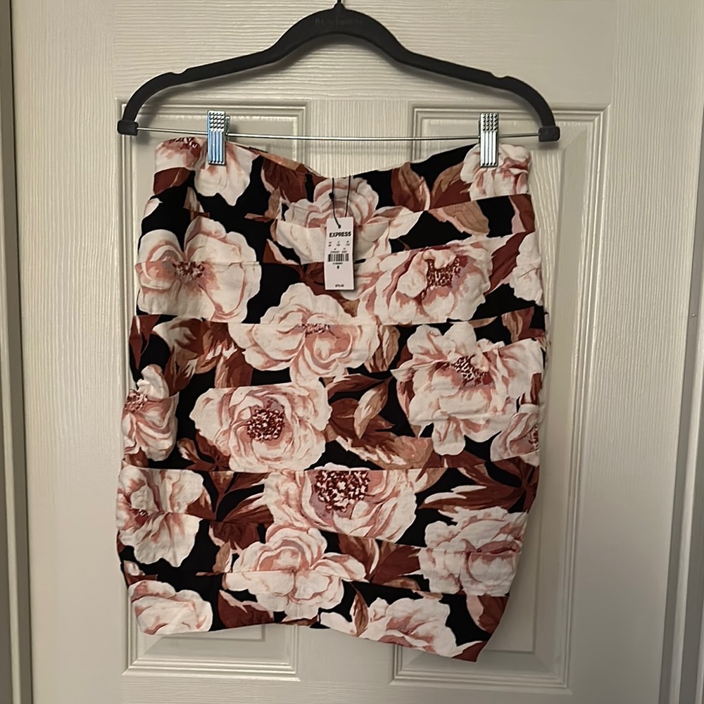 EXPRESS Floral Black and nude Pink Skirt